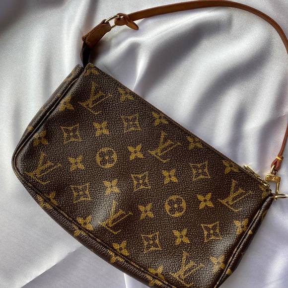 Louis Vuitton Handbags - LOUIS VUITTON POCHETTE ACCESSOIRES